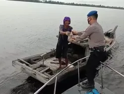 Tembus Hujan dan Angin Kencang, Satpolair Polres Siak Sampaikan Pesan Pemilu Damai Hingga Perbatasan