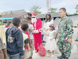 Jelang Natal 2023, Sinterklas Kodim 1710/Mimika Bagikan Bingkisan Kepada Anak-Anak