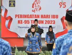 Petugas Wanita Ambil Alih Upacara Pengibaran Bendera Memperingati Hari Ibu Ke-95 di Rutan Kelas I Jakarta Pusat, Kanwil Kemenkumham DKI Jakarta