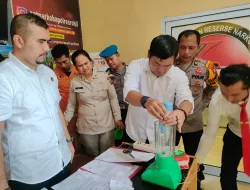 Disaksikan Tersangka, Satresnarkoba Polres Rohil Musnahkan 83,28 Gram Sabu