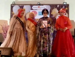 Ketum PARFI Dampingi Dewi Pelangi Untuk menyerahkan Uang Tunai Pada Pemenang di Hotel Kaisar