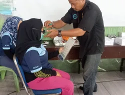 LAPAS IIA PAREPARE BERSAMA MEDIA ANEKA FAKTA COM DAN OPTIK RIZKY MENGADAKAN KEGIATAN BHAKTI SOSIAL PEMERIKSAAN MATA GRATIS BAGI PETUGAS DAN WARGA BINAAN PEMASYARAKATAN