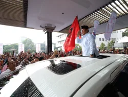 Parade Perkusi dan Tarian Sambut Kehadiran Prabowo di Bandung