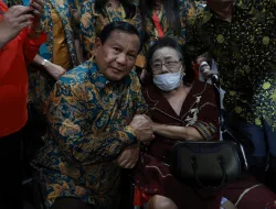 Gemuruh Jemaat Kristiani Teriak “Prabowo” hingga Rebutan Selfie dan Pose Dua Jari di Surabaya