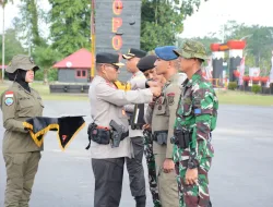 Kapolri Beri Penghargaan Pin Emas Kepada Prajurit TNI dan Anggota Polri Yang tergabung dalam Satgas Operasi Damai Cartenz 2023