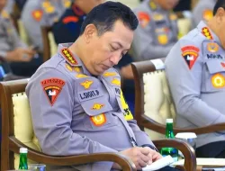 Momen Kapolri Sibuk Mencatat Saat Terima Masukan hingga Kritik Pedas