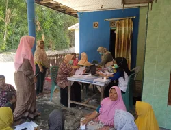 Warga Desa Kamoning Senang Adanya Pemeriksaan Darah Di Desanya