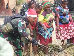 Kebersamaan Satgas 330 dan Warga Kampung Bazemba, Bakar Batu Rayakan Natal Dan Sambut Tahun Baru