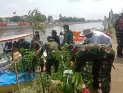 Kodim 0735/Surakarta Gelar Karya Bakti Pembersihan Saluran Air di Bendung Gerak Tirtonadi