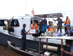 Dalam Rangka Cooling System Menjelang Pemilu 2024, Kapores Siak Lakukan Patroli Perairan dan Sambangi Nelayan