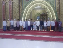 Tingkatkan Kemitraan Polri dengan Masyarakat, AKP Syafnil SH dan Bhabinkamtibmas Kelurahan Tangkerang Tengah Sholat Shubuh Berjamaah di Mesjid Shirathal Mustaqim