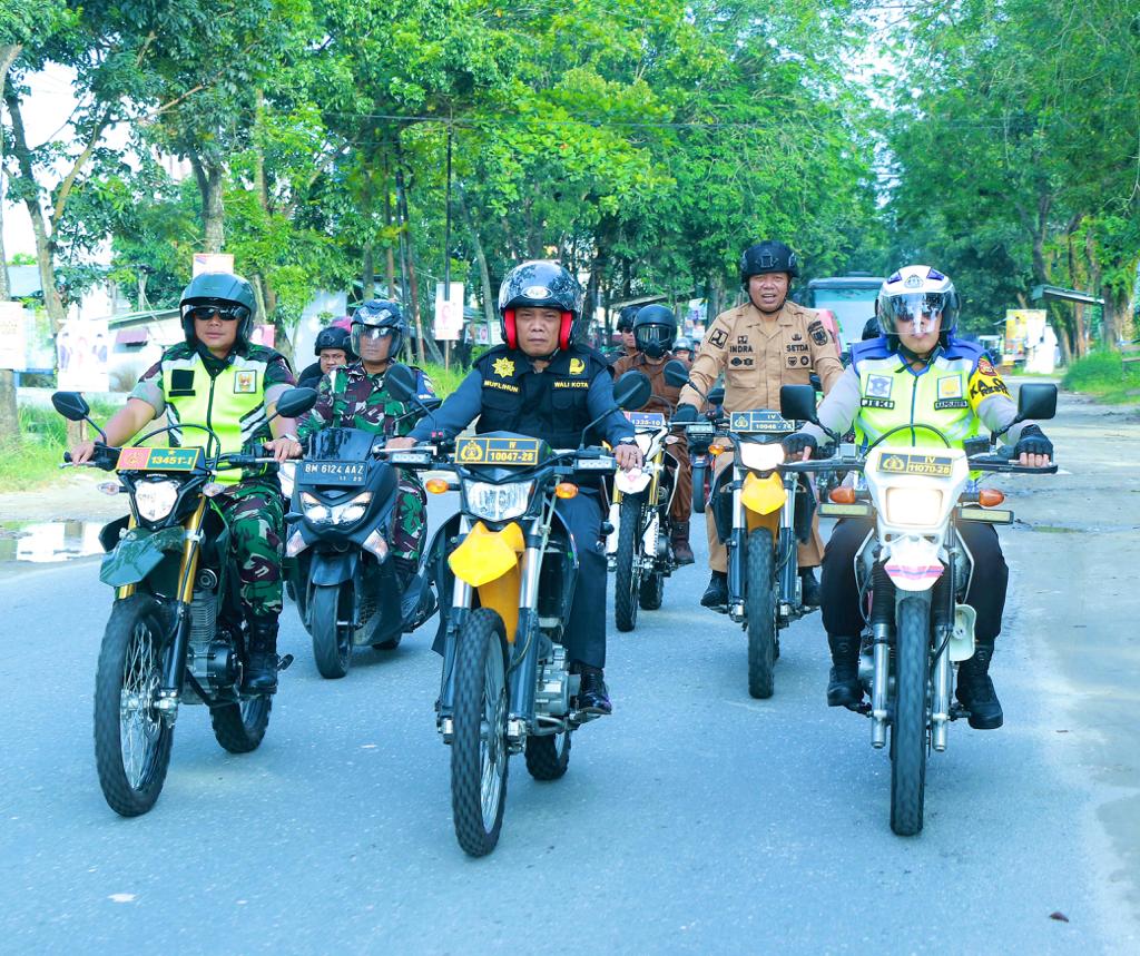 Kapolresta Pekanbaru dan Forkopimda Kunjungi Tempat Ibadah dan Pos Pengamanan Nataru