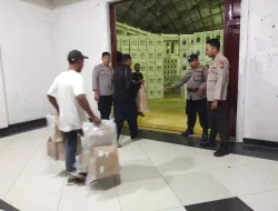 Diterjang Banjir, Surat Suara di Kantor Camat Rantau Kopar, Rokan Hilir, Dipindah ke Gor Batu 6