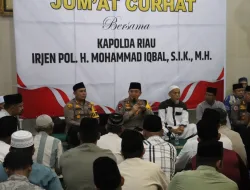 Usai Sholat Subuh Berjamaah Kapolda Riau Gelar Jumat Curhat di Masjid Al-Hijriah Dumai