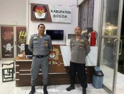 Personil Polsek Melaksanakan Patroli 3 Pilar ke Kantor KPU kabupaten Bogor dan Sekitarnya