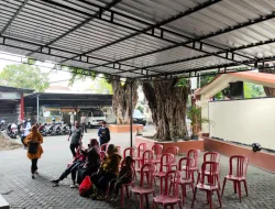 OPTIMALKAN PELAYANAN KUNJUNGAN, RUTAN BANGIL PASANG KANOPI UNTUK RUANG TUNGGU PENGUNJUNG