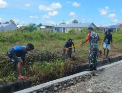 Wujud Kepedulian Terhadap Lingkungan, Babinsa Ajak Warga Karya Bakti Bersihkan Saluran Air