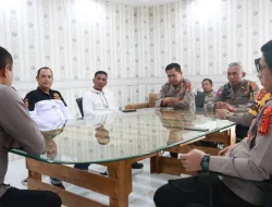 Respon Aduan Masyarakat Melalui Program Jumat Curhat
