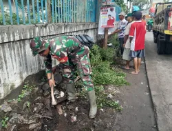 Bakti TNI AD Babinsa Bergotong Royong Bersama Masyarakat Atasi Lingkungan Yang Kotor