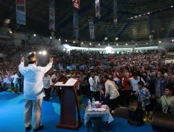 Momen Prabowo Berpantun: Kalau Ada Yang Jelekkan Kita, Jogetin Aja