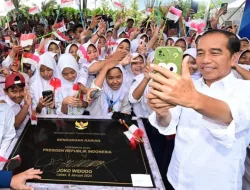 Antusiasme Siswa Sekolah Sambut Kehadiran Presiden RI di Bendungan Karian