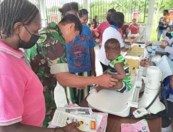 Babinsa Mapurujaya Dampingi Pelaksanaan Kegiatan Posyandu dan Pembagian Makanan Tambahan
