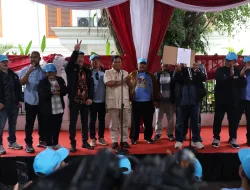 Tiba di Medan, Prabowo Disambut Antusias Ribuan Rakyat dari Bandara Sampai Tempat Acara