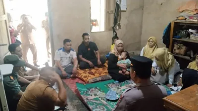 Kapolsek XIII Koto Kampar Kunjungi Rumah Anak Penderita Stunting di Desa Pongkai Tabing