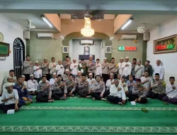 Subuh Keliling Polda Metro Jaya, Bagikan 100 Paket Sembako dan Al- Quran