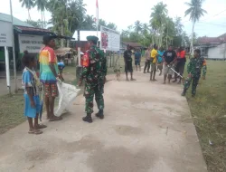 Peduli Kebersihan Lingkungan, Babinsa Ajak Warga Gotong Royong Bersihkan Pelabuhan