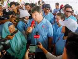 Keluarga Prabowo Melepas Parade 300 Perahu dari 1.000 Nelayan dan Menyapa Warga Muara Gembong, Bekasi