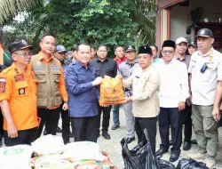 Pj Gubernur Agus Fatoni Tinjau Banjir di Muratara, Salurkan Bantuan dan Imbau Masyarakat Jaga Lingkungan