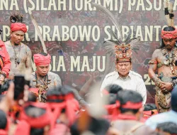 Momen Prabowo Serukan Teriakan Perang Khas Dayak