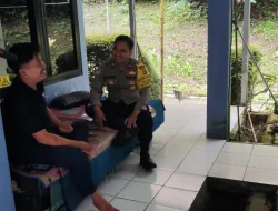 Bhabinkamtibmas Wilayah Hukum Polsek Caringin Polres Bogor Melaksanakan  Cek Pos Siskamling Sambang  Sekaligus Patroli Dialogis Beri Edukasi TPPO Sampaikan Pesan Kamtibmas Dalam Rangka Giat Operasi Mantab Brata Jelang Pemilu 2024 Yang Akan Datang