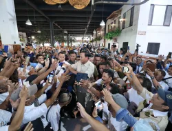 Dari Yogyakarta Langsung ke Bekasi, Prabowo Sapa Ratusan Pedagang Bakso