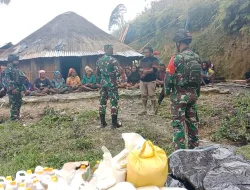 Babinsa Koramil 1714-02/ILU Laksanakan Baksos kepada Masyarakat Yang Sedang Berduka
