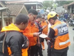 Sedikitnya 12 Rumah Di Cibadak Rusak Berat, Dan 69 Rumah Disekitar lokasi Longsor Terancam
