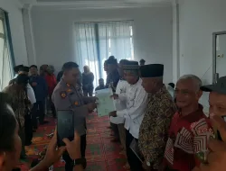 Kapolsek XIII Koto Kampar Hadiri Penyerahan Sertifikat Tanah Program PTSL di Aula Kelurahan Batu Bersurat