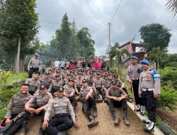 Polresta Bandung Menggelar Tradisi Pembaretan Terhadap Bintara Remaja Yang Baru Lulus Pendidikan
