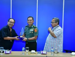 Membangun Kolaborasi Positif, Kapuspen TNI Kunjungi Kompas Gramedia