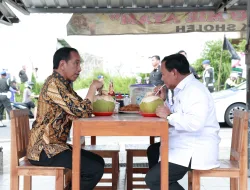 Jokowi dan Prabowo Santap Bakso Bandongan di Kios Kaki Lima Magelang, Jawa Tengah