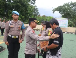 Kapolres Sukabumi Berikan Penghargaan Kepada Warga dan Bhabinkamtibmas yang Berdedikasi dalam Penanggulangan Bencana Tanah Longsor