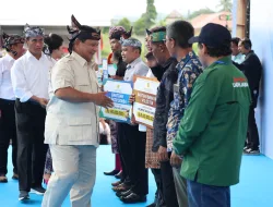 Prabowo Takjub Acara Kementan-Kemhan Dihadiri 60.000 Petani dan Peternak: Kalian adalah Patriot Sejati