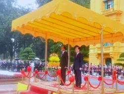 Jokowi Disambut Upacara Kenegaraan di Istana Presiden, Hanoi, Vietnam