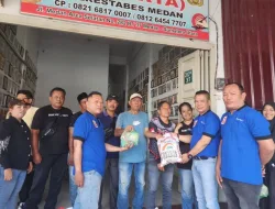 Jumat Barokah, Ketua Pewarta Berbagi Sembako kepada Janda dan Duda