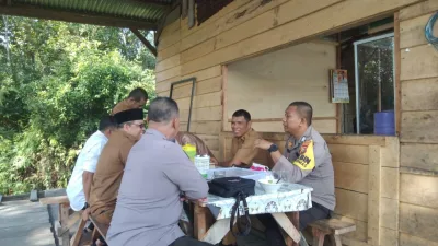 Gelar Coffe Morning Bersama Camat, Kapolsek XIII Koto Kampar Sampaikan Pesan Kamtibmas Jelang Pemilu 2024