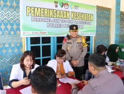 Pastikan Kondisi Kesehatan Personil Pengamanan TPS Pemilu 2024 dalam Keadaan Baik, Si Dokes Polres Pelalawan Lakukan Pemeriksaan Kesehatan