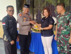 Sejumlah Awak Media Bersama Kapolsek Tirtoyudo Peringati HPN 2024