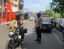 Polres Metro Tangerang Kota Dampingi Bawaslu Tertibkan APK di Masa Tenang