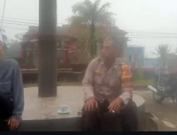 Bhabinkamtibmas Wilayah Hukum Polsek Cijeruk Polres Bogor Sambang Serta Patroli Dialogis Beri Edukasi TPPO  Warga Desa Binaannya, Sampaikan Pesan Kamtibmas Dalam Rangka  Menjaga Keamanan Wilayah